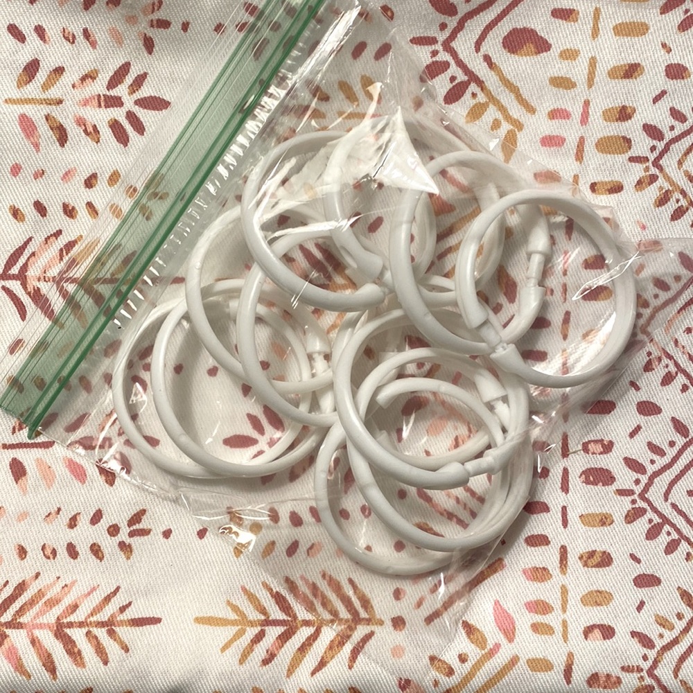 NWOT Cynthia Rowley Fabric Shower Curtain With Rings